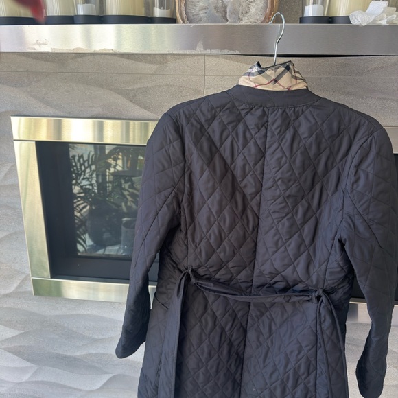 Burberry Black Quilted Jacket with Iconic Check Lining - Picture 3 of 3